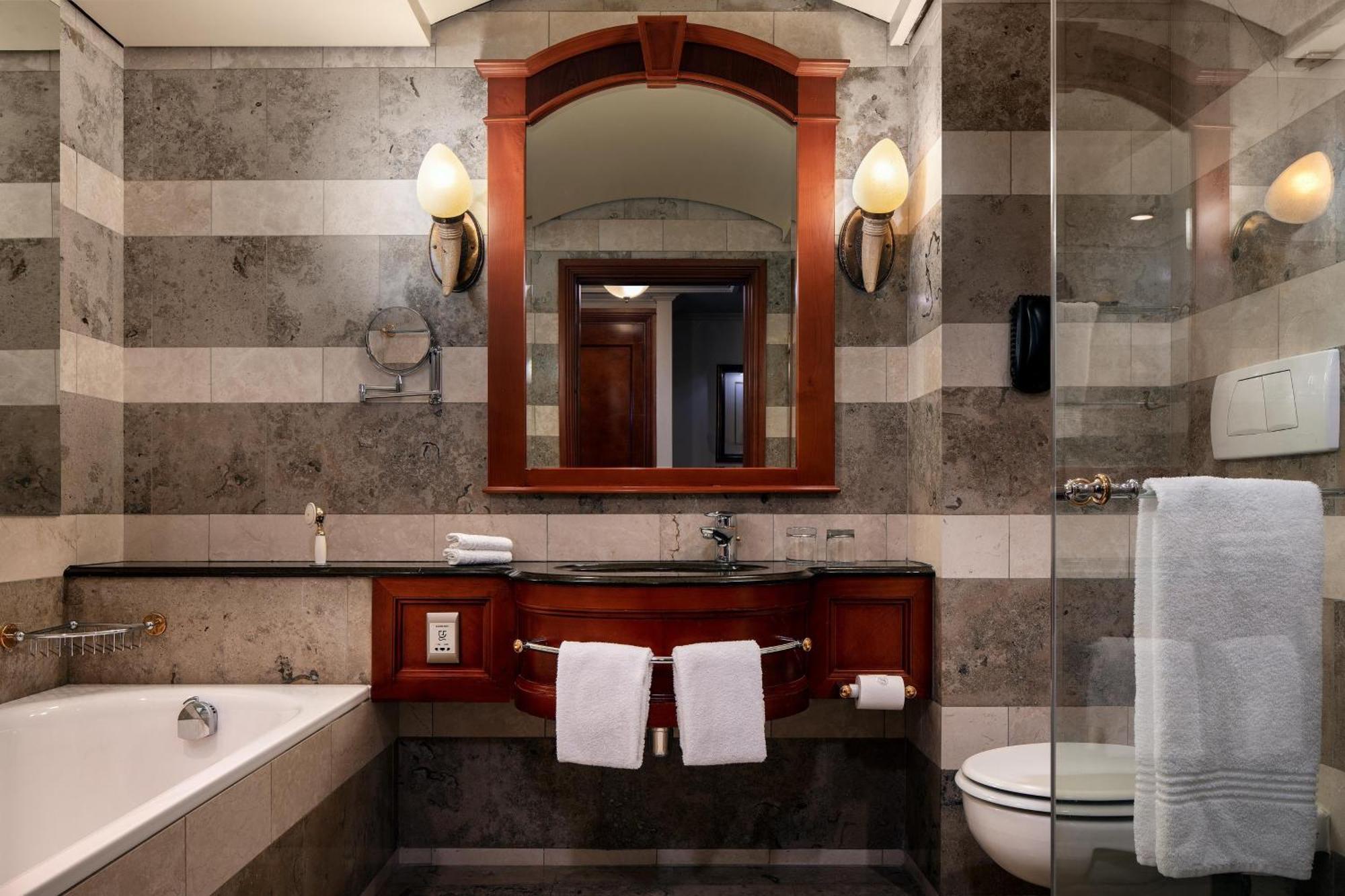 Ct Hotel Pretoria-Noord Exterior foto A bathroom