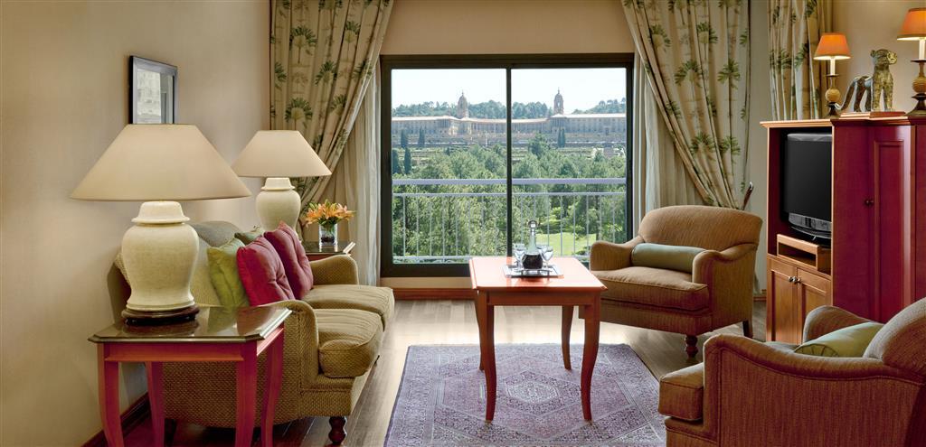 Ct Hotel Pretoria-Noord Zimmer foto A living room at the Four Seasons Hotel Madrid