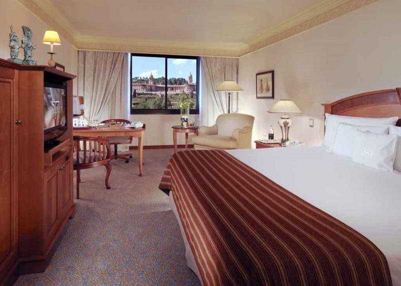 Ct Hotel Pretoria-Noord Exterior foto A typical room at the hotel